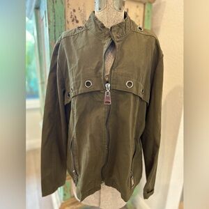 Seminare olive green jacket size 44 fits more like a bigger medium.